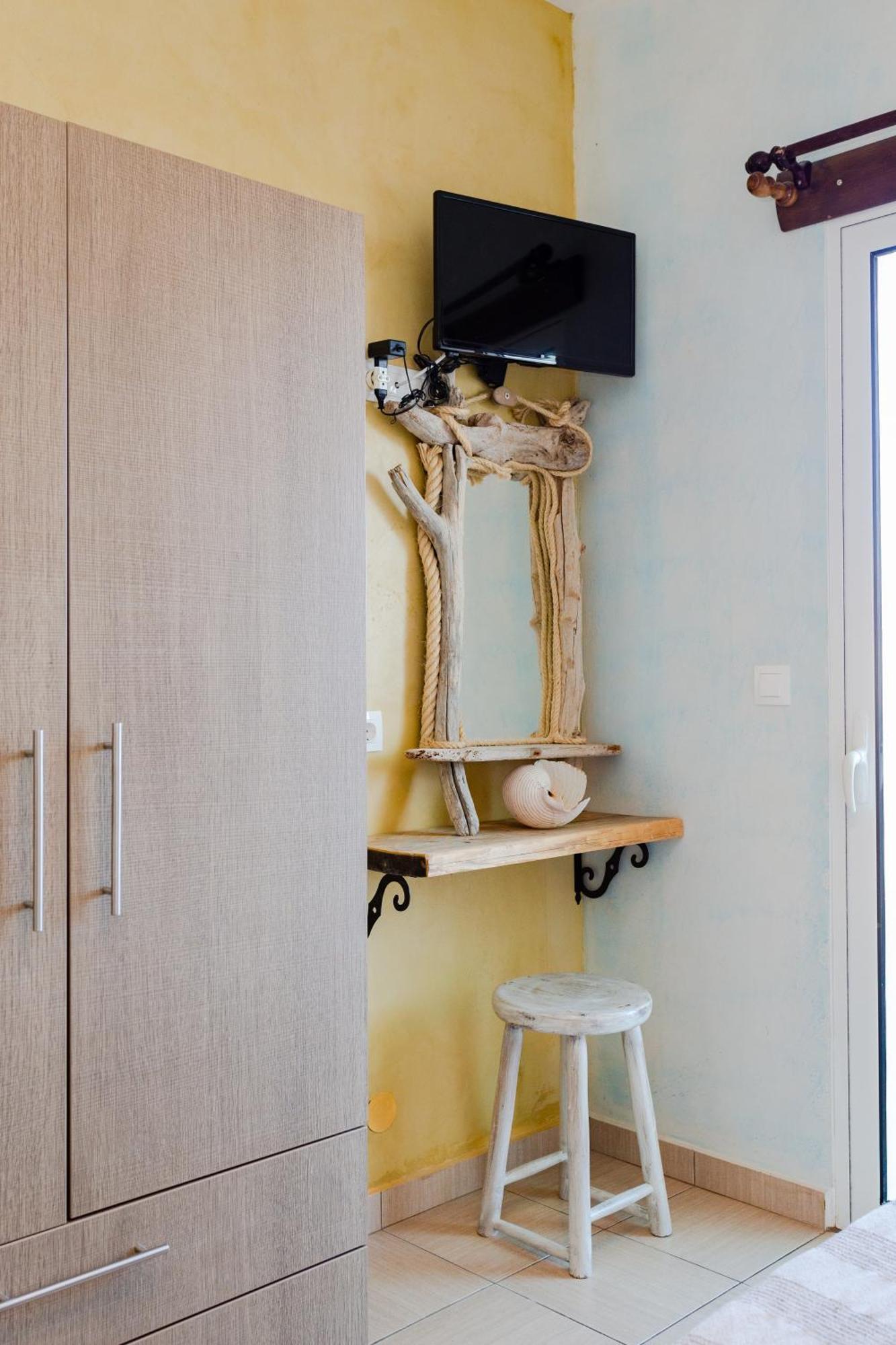 Christos Studios And Family Apartments Stegna Room photo